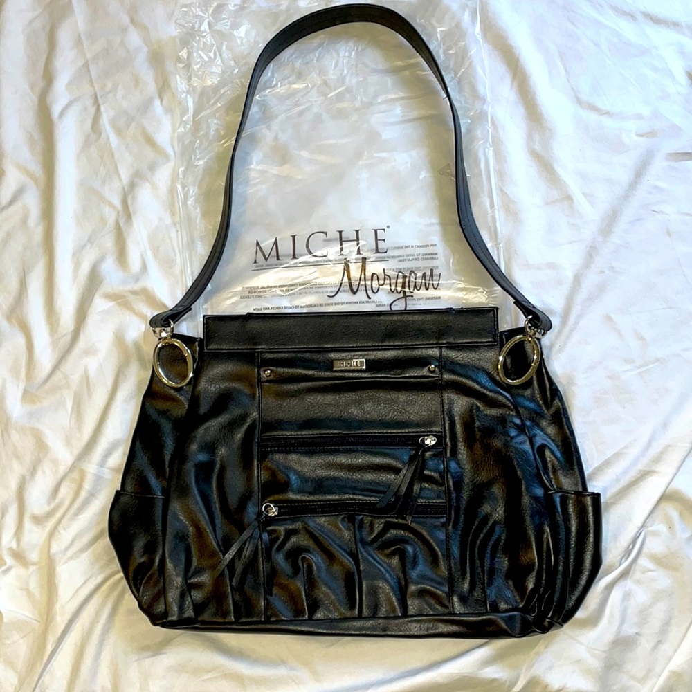 MICHE Morgan Prima shell semi gloss ebony. Cross body handle included.